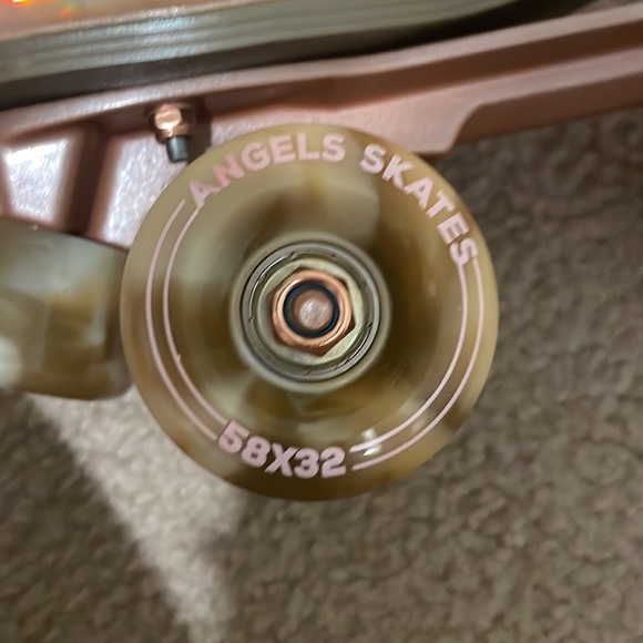 Angel Skates - Picture 8 of 9